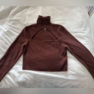 Turtleneck with chest slit